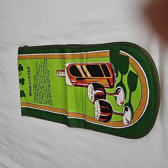 Irish Recipes Quilted Double Oven Gloves - Picture 3 of 4